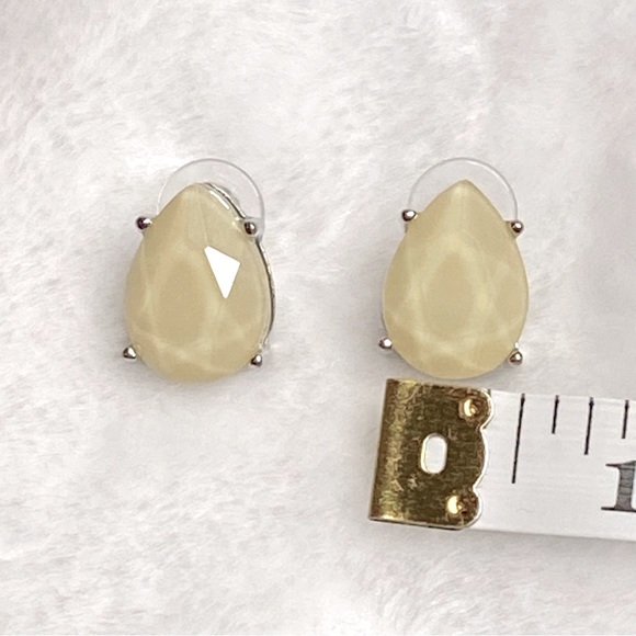 Tear Drop Style Faceted Stud Costume Earrings Cream Toned w/ Silver Metal - Picture 5 of 6